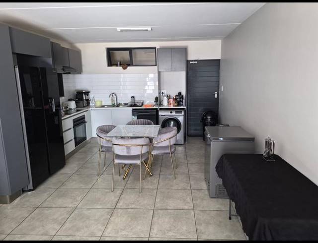2 BEDROOM APARTMENT FOR SALE IN RASLOUW